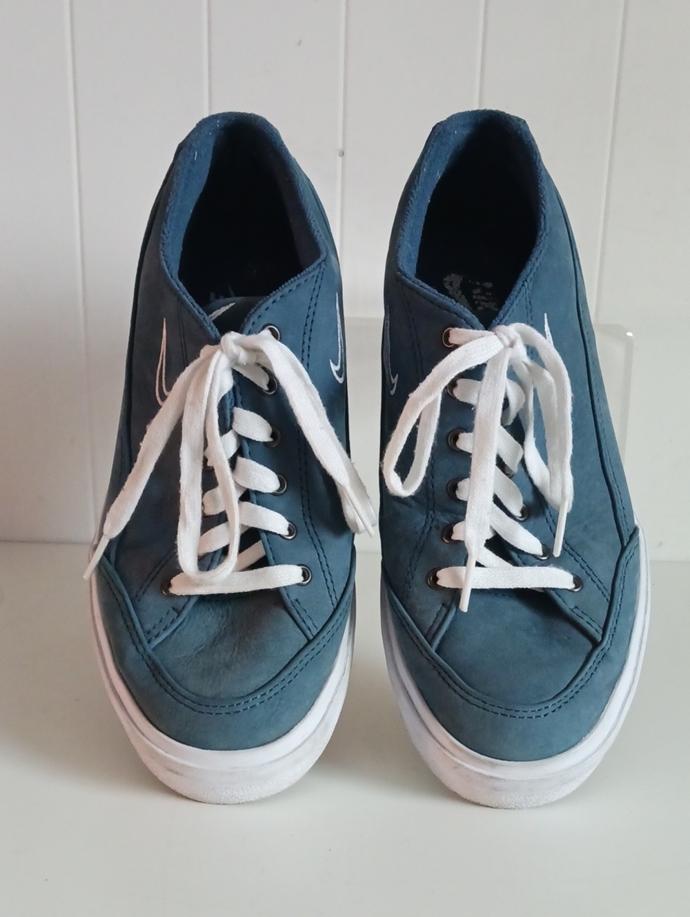 NIKE NEW BLUE SUEDE SNEAKERS